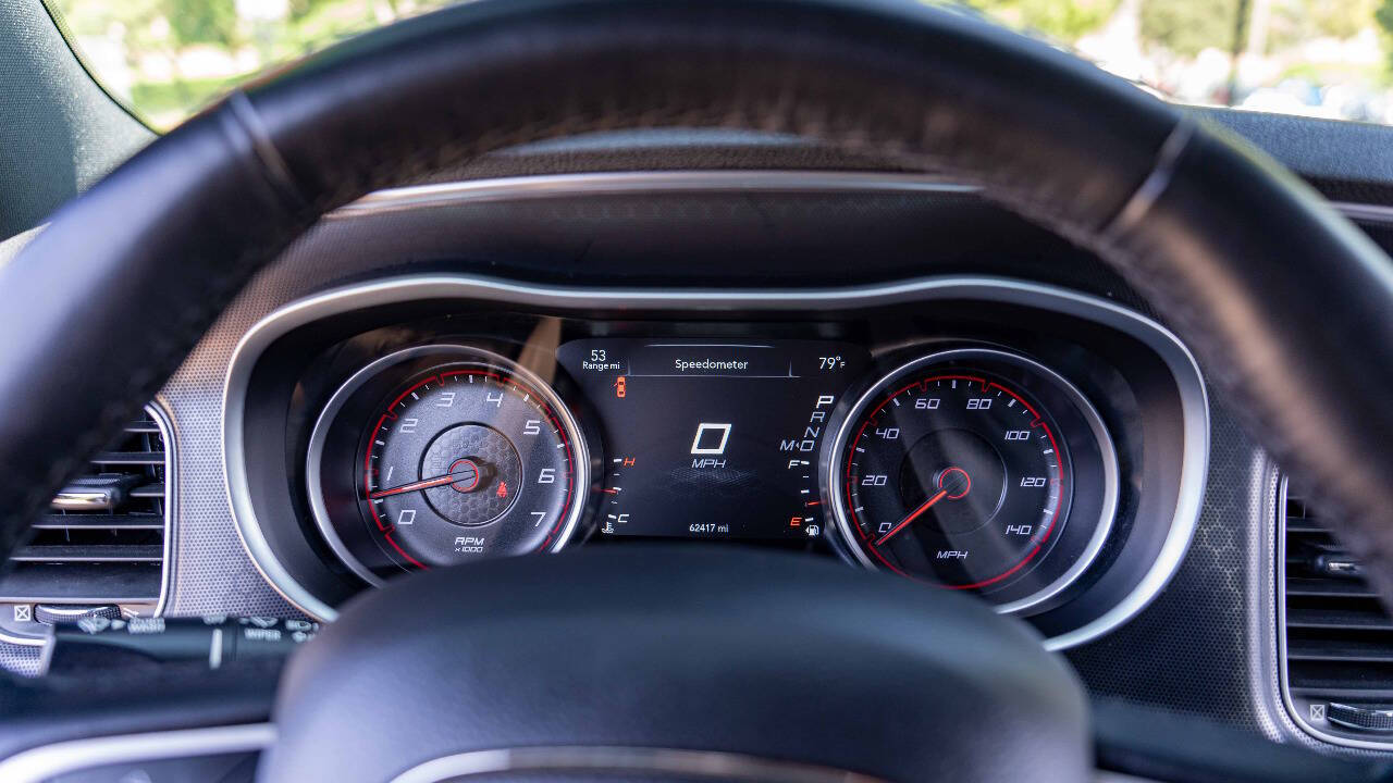 Vehicle image 27 of 29