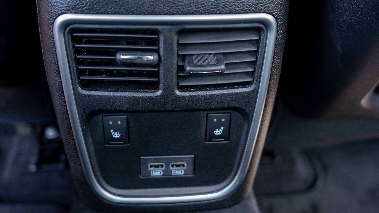 Vehicle image 18 of 29