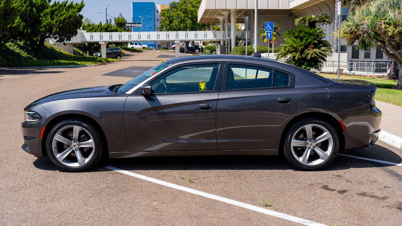 Vehicle image 10 of 29