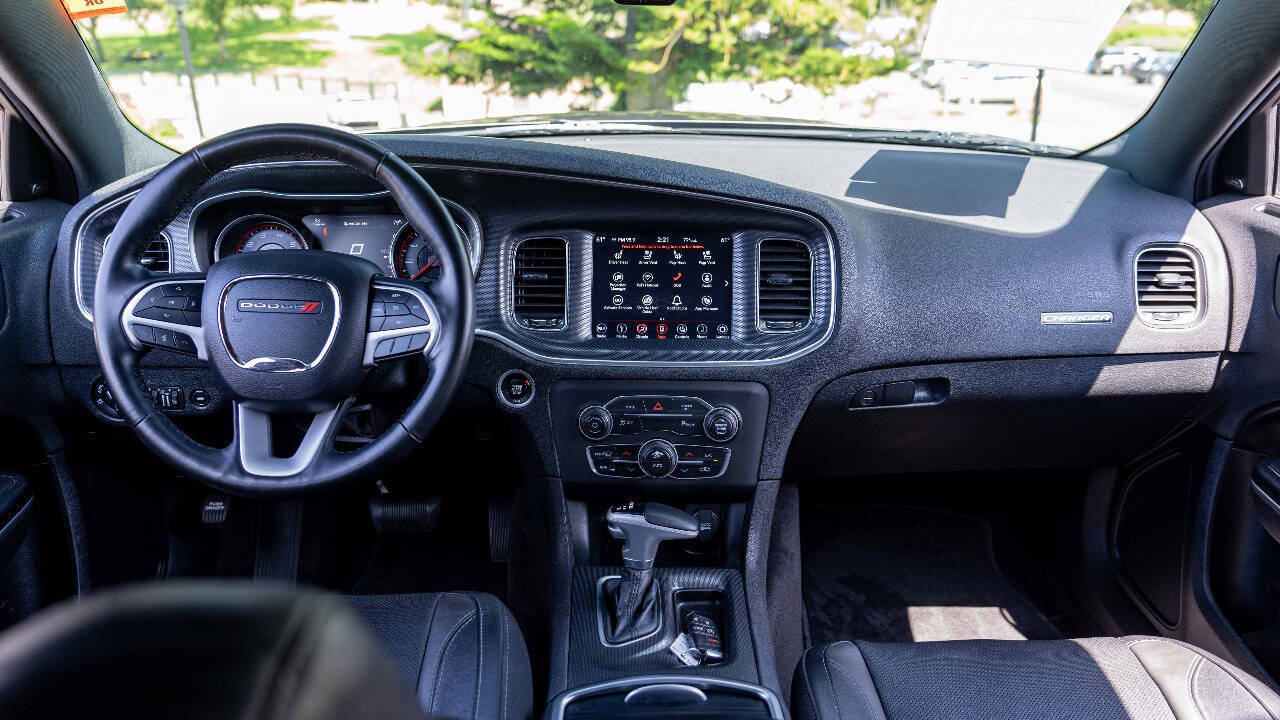 Vehicle image 28 of 29