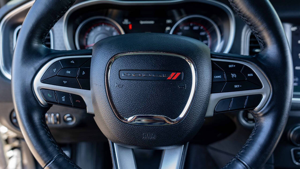 Vehicle image 15 of 29