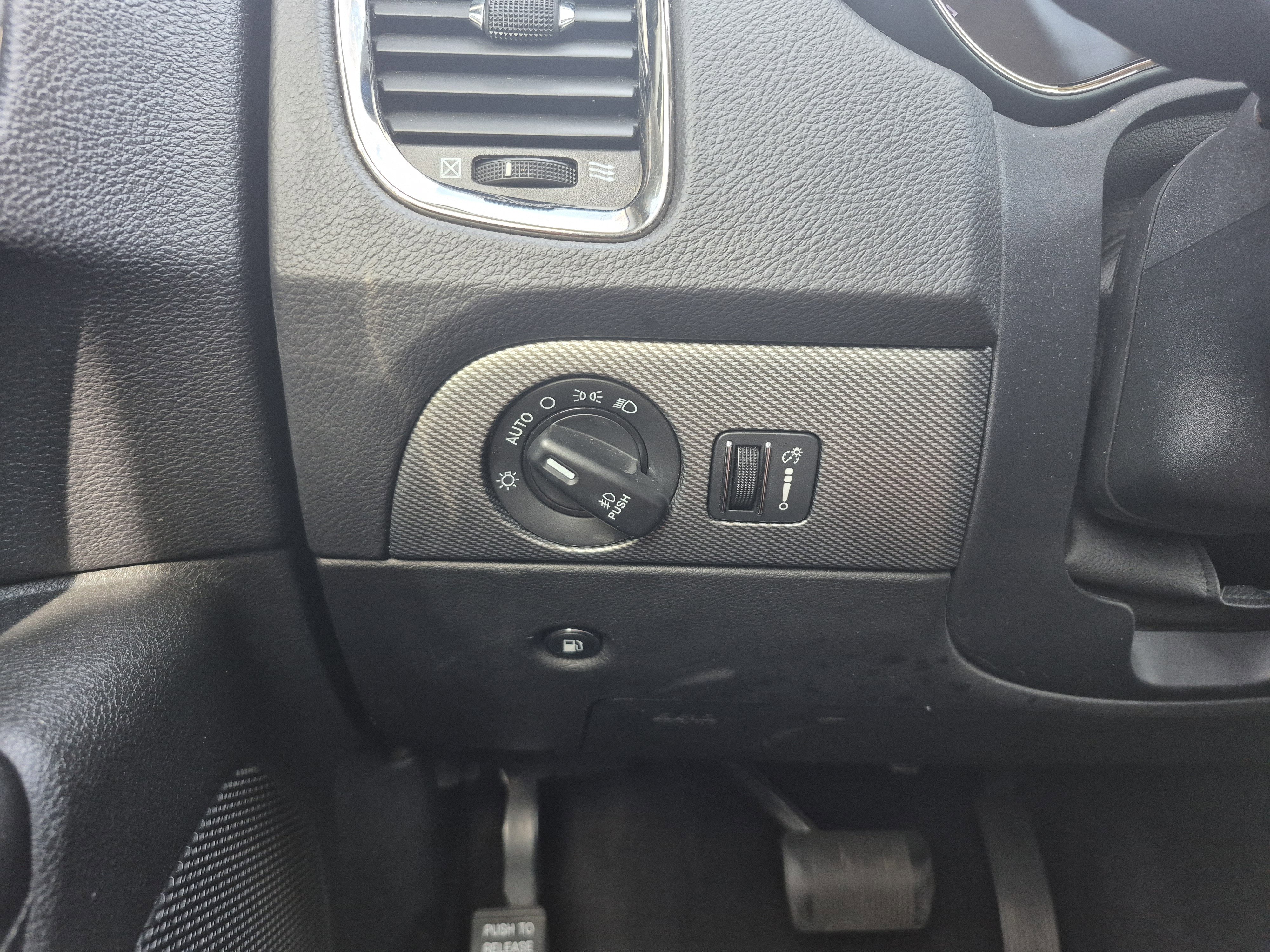 Vehicle image 27 of 37