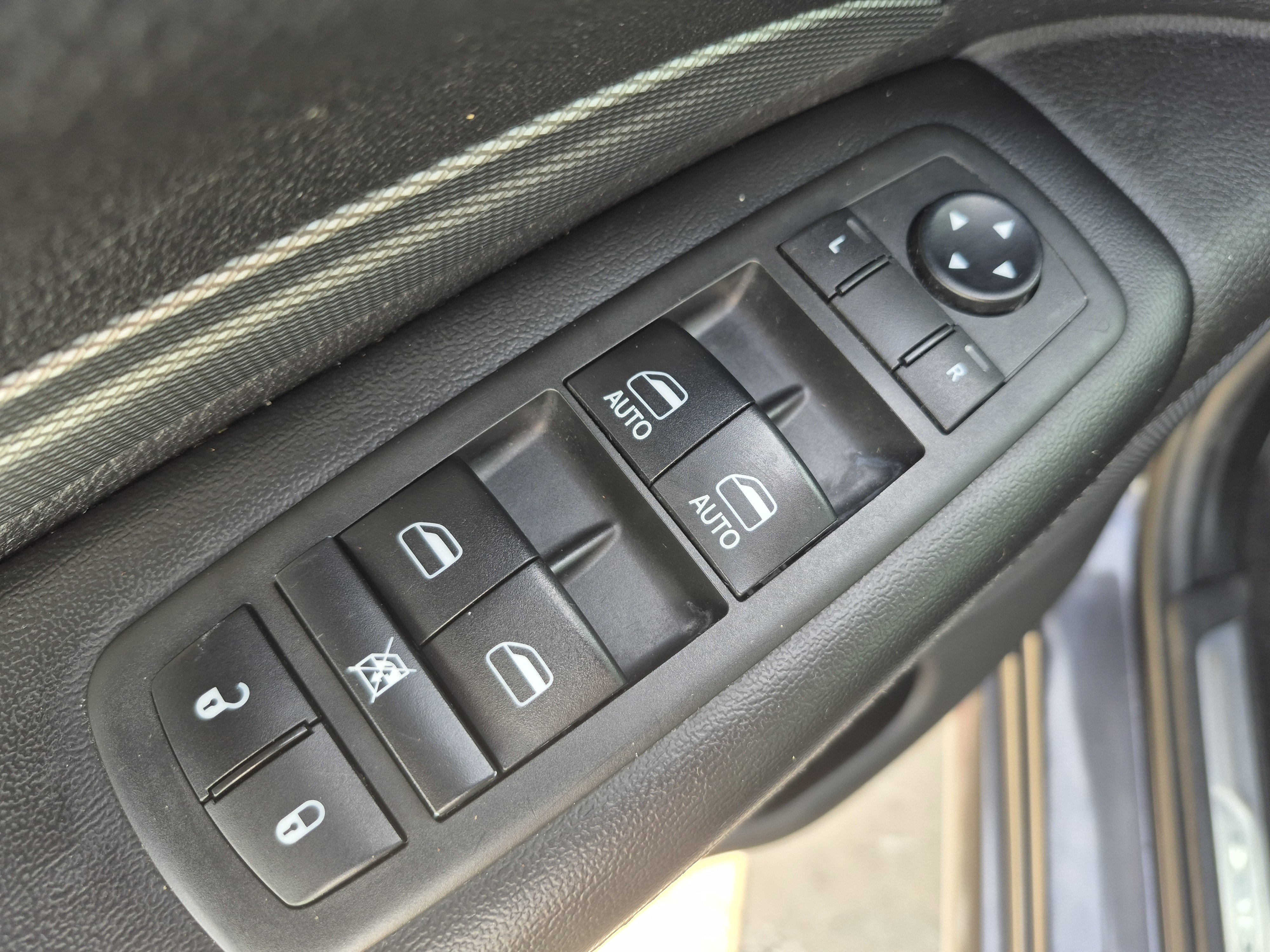 Vehicle image 19 of 37