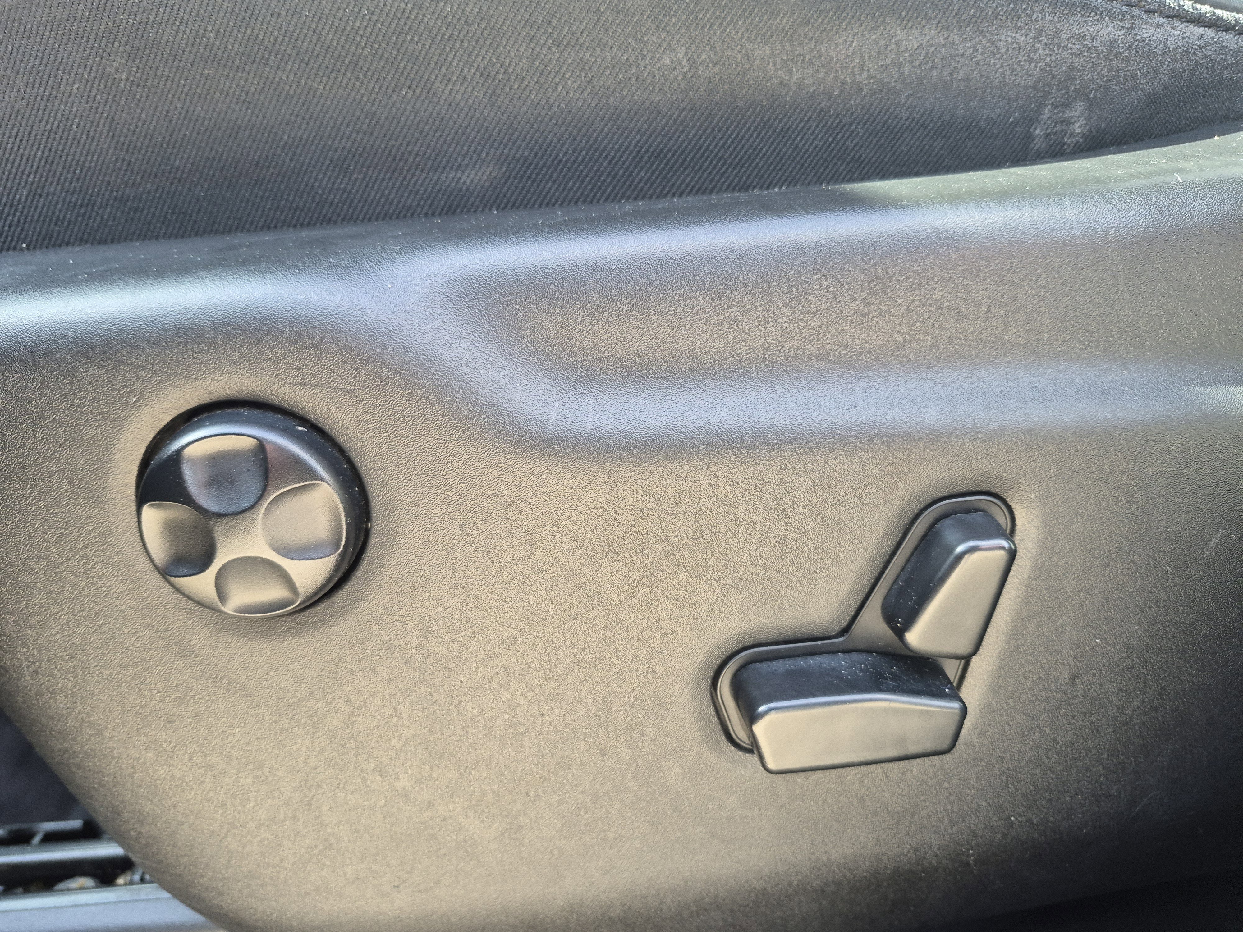 Vehicle image 21 of 37