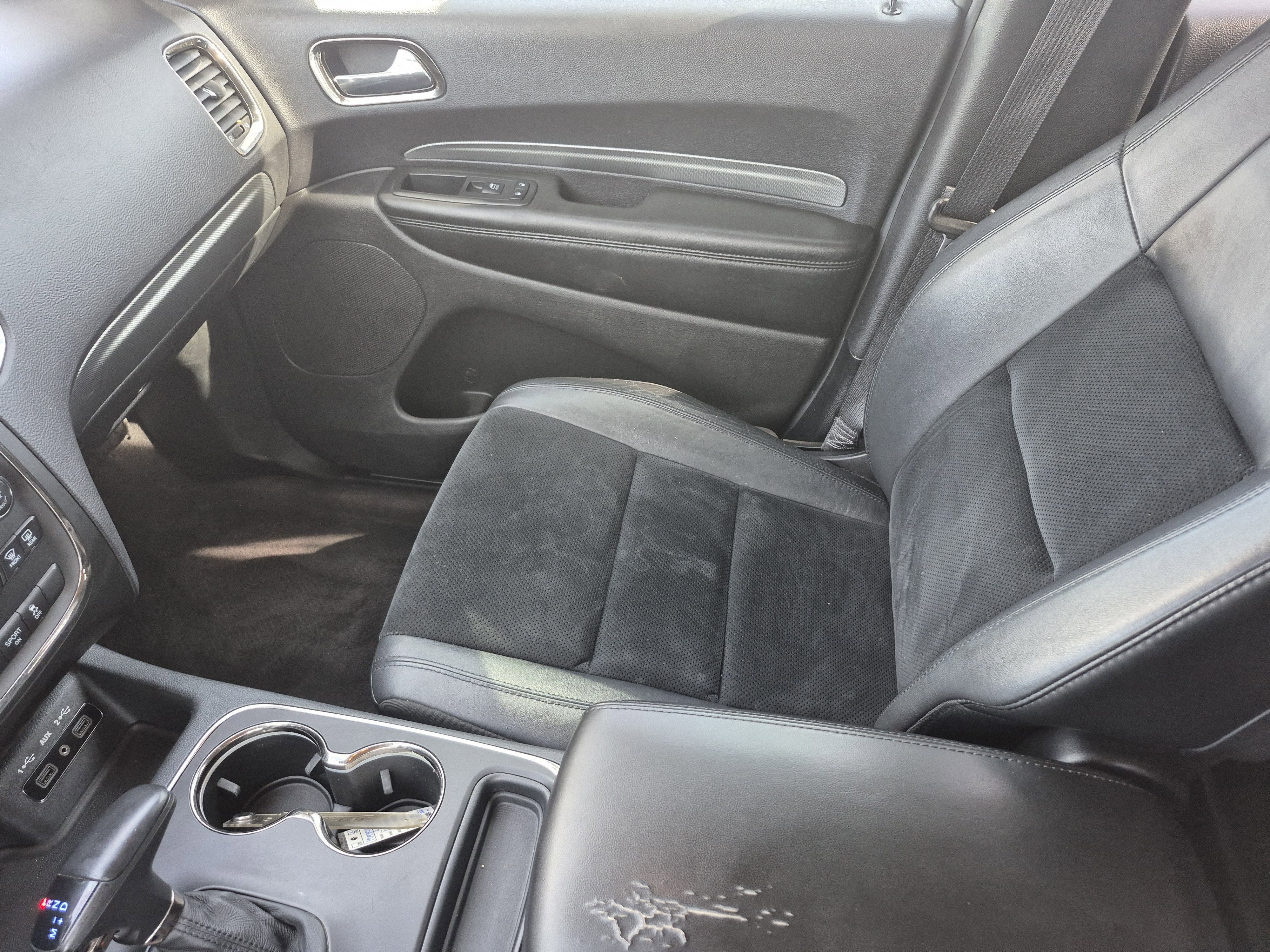 Vehicle image 34 of 37