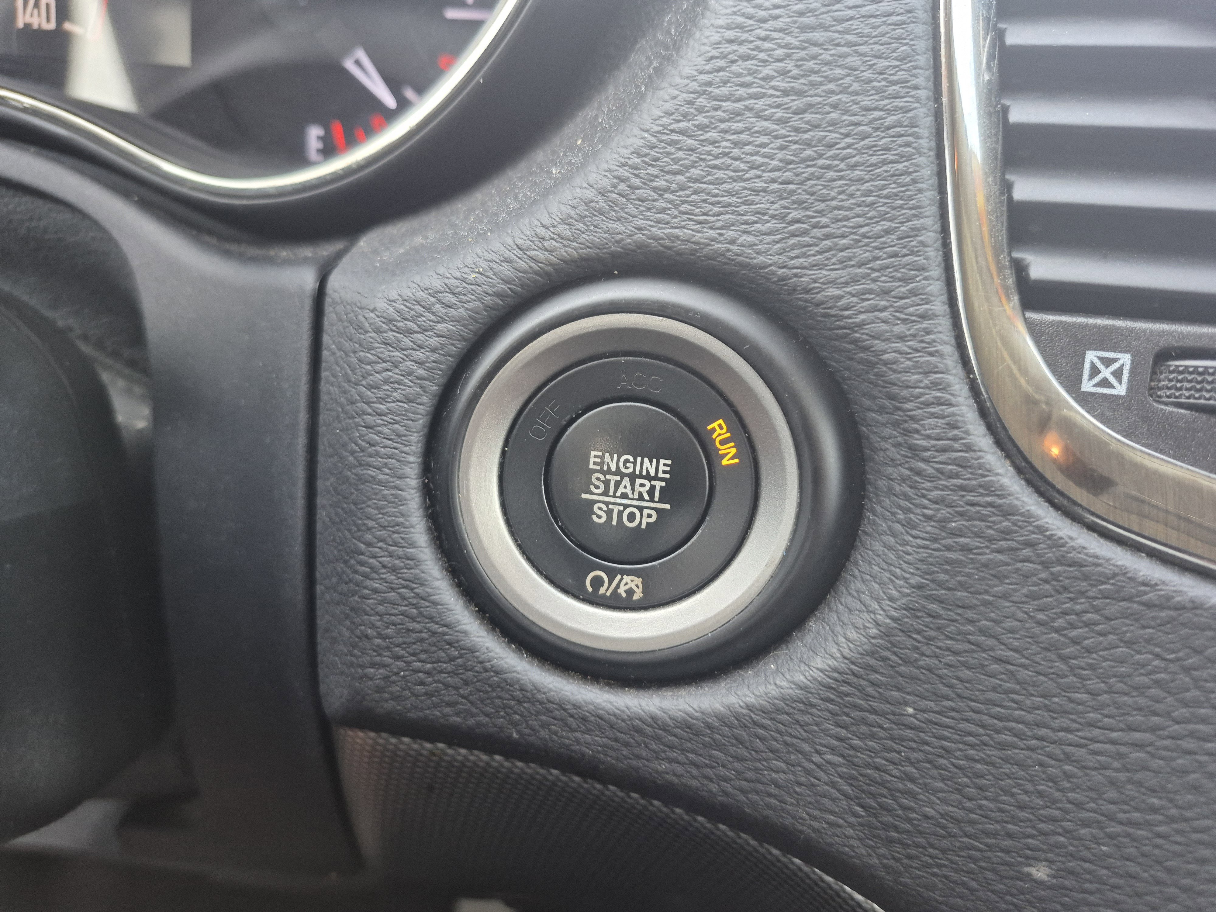 Vehicle image 33 of 37