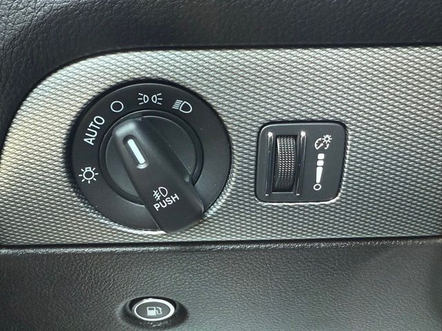 Vehicle image 39 of 48