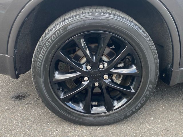Vehicle image 10 of 48