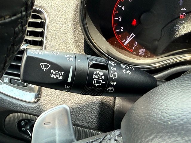 Vehicle image 32 of 48