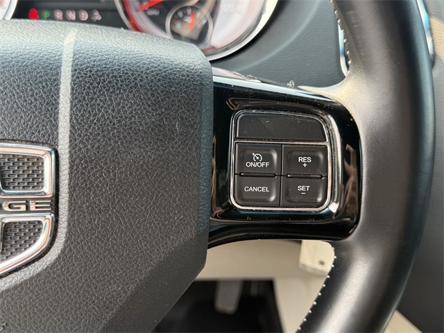 Vehicle image 21 of 25