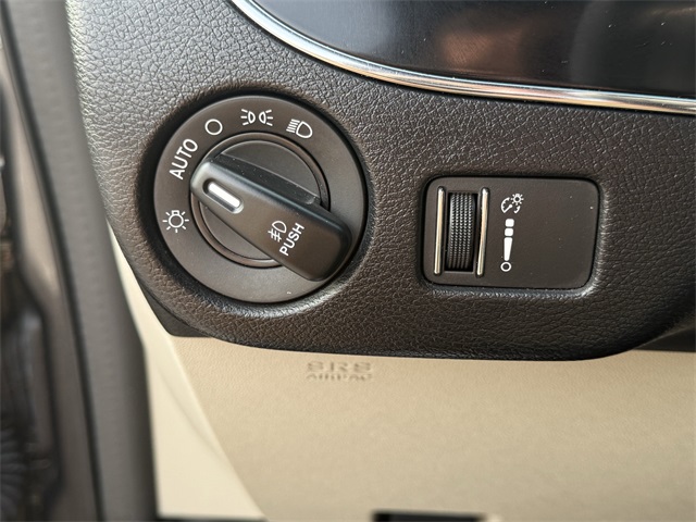 Vehicle image 19 of 25
