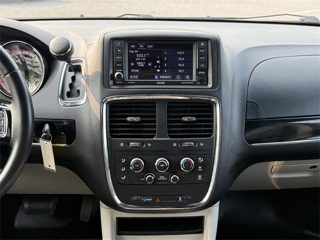 Vehicle image 16 of 25