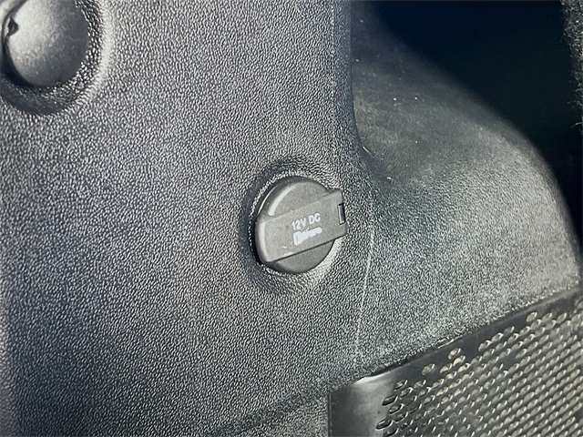Vehicle image 32 of 41