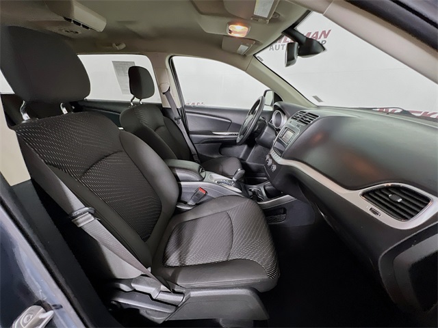 Vehicle image 18 of 41