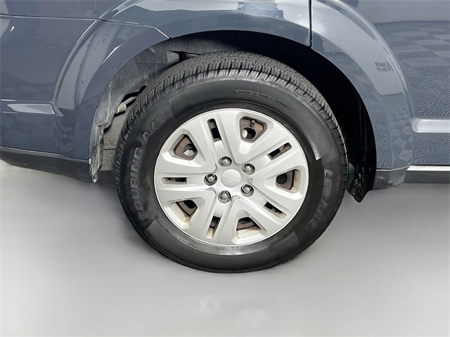 Vehicle image 10 of 41