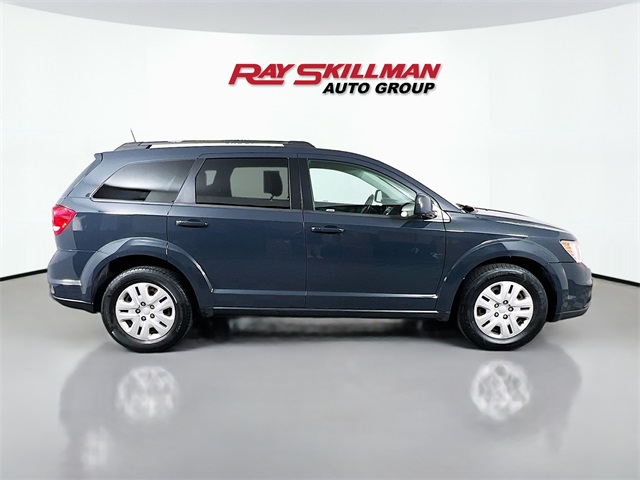 Vehicle image 4 of 41