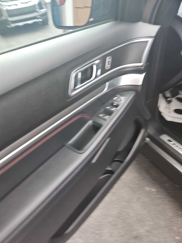 Vehicle image 6 of 13