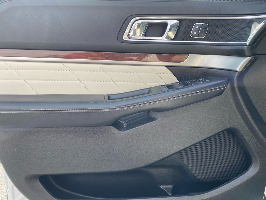 Vehicle image 34 of 37