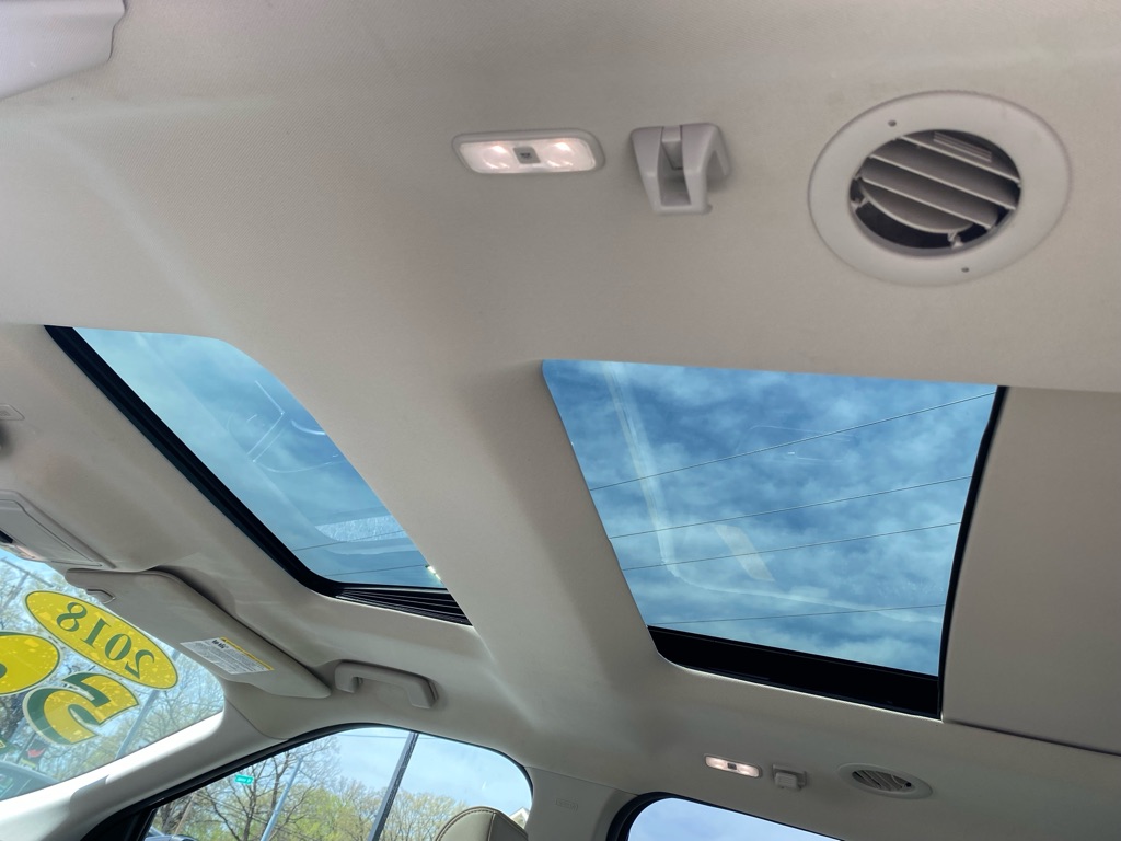Vehicle image 29 of 37