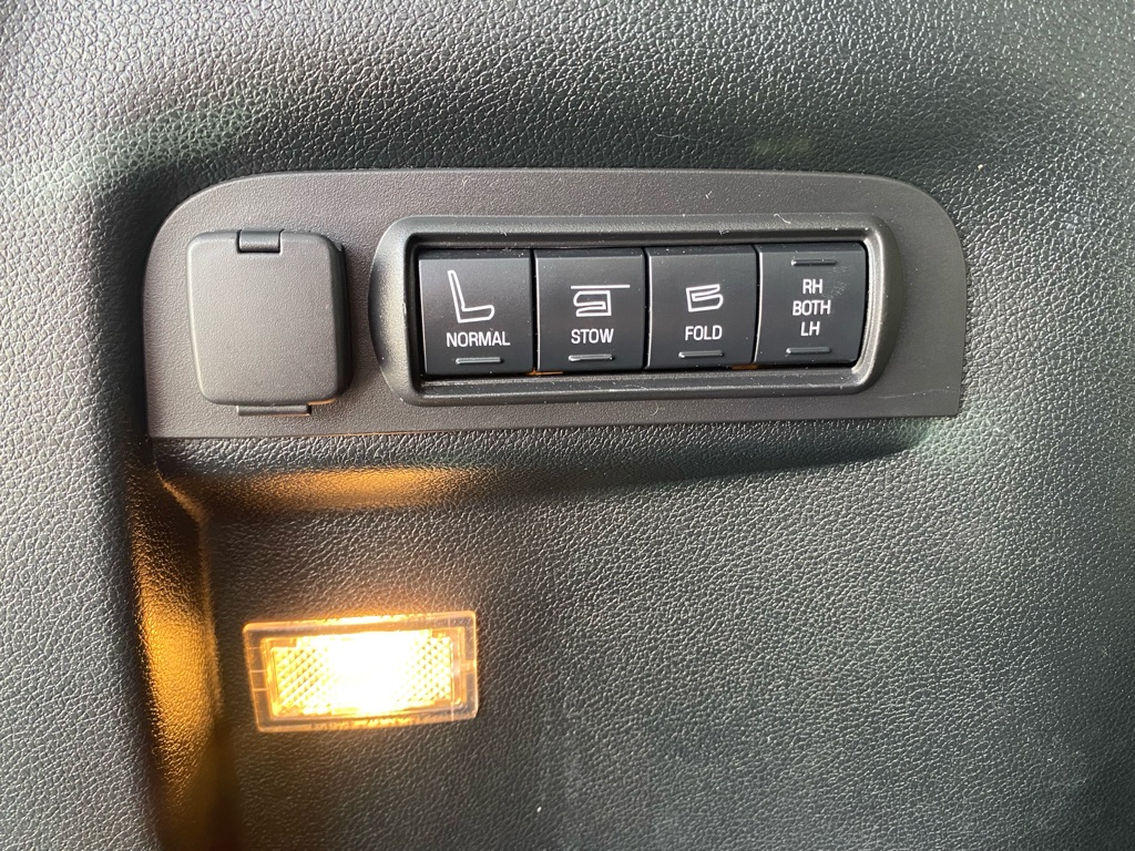 Vehicle image 18 of 37