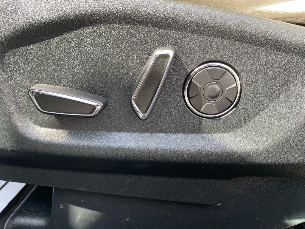 Vehicle image 32 of 37