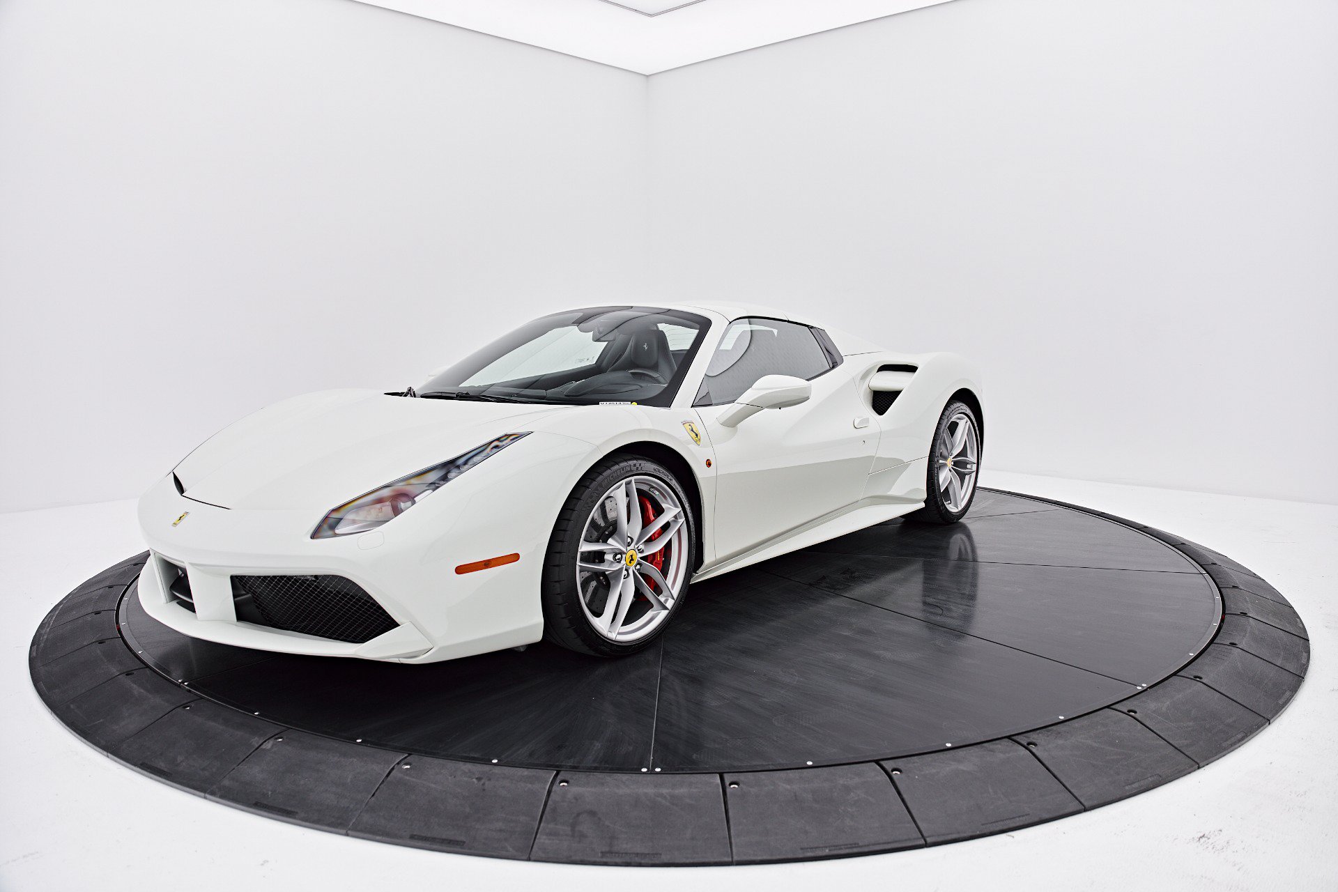 2018 Ferrari 488 Spider Base Image 1 of 92