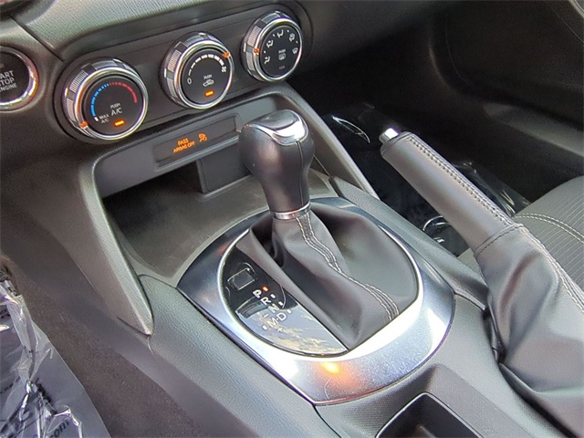 Vehicle image 16 of 19