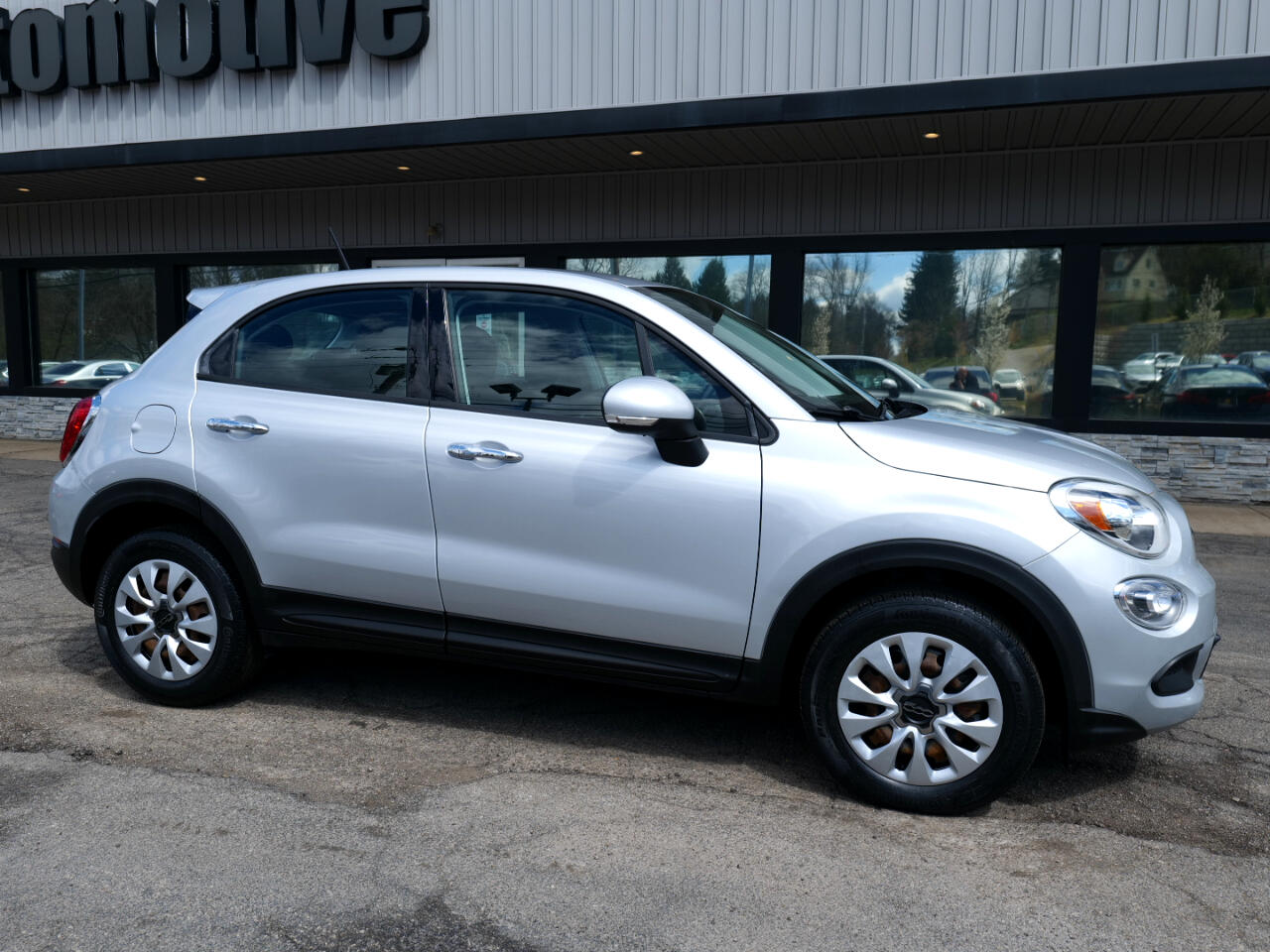 Vehicle image 9 of 93