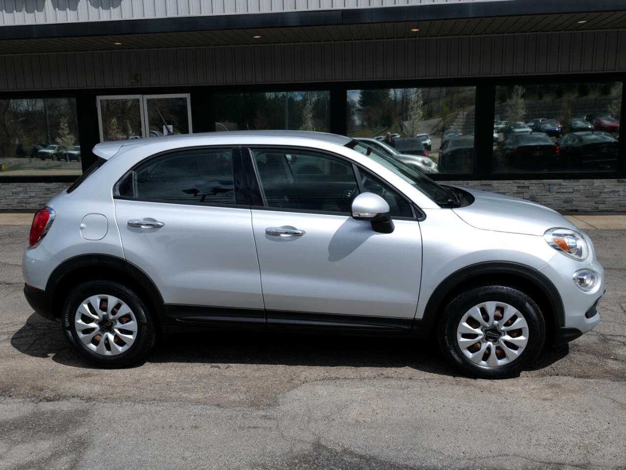 Vehicle image 16 of 93