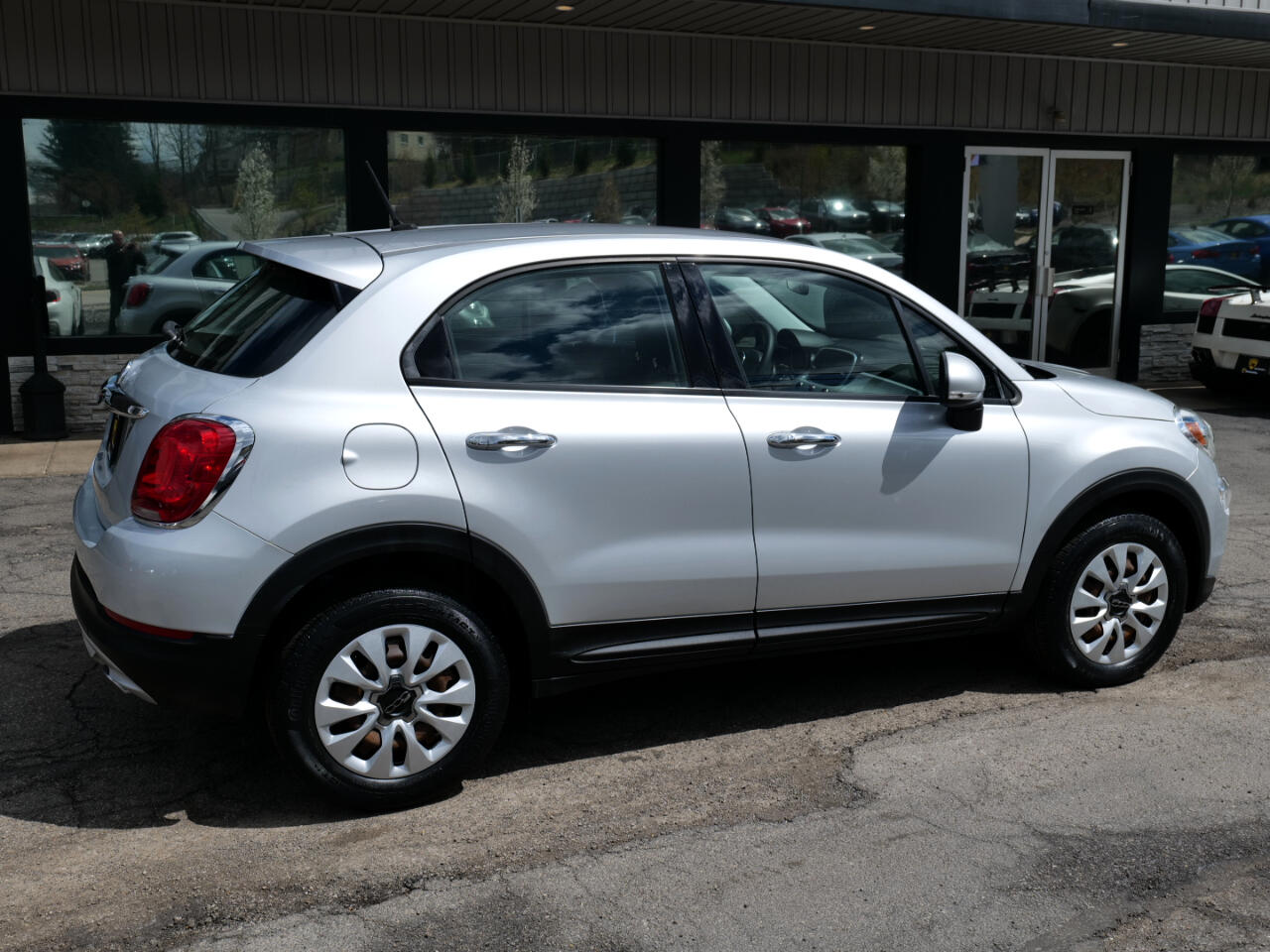 Vehicle image 19 of 93