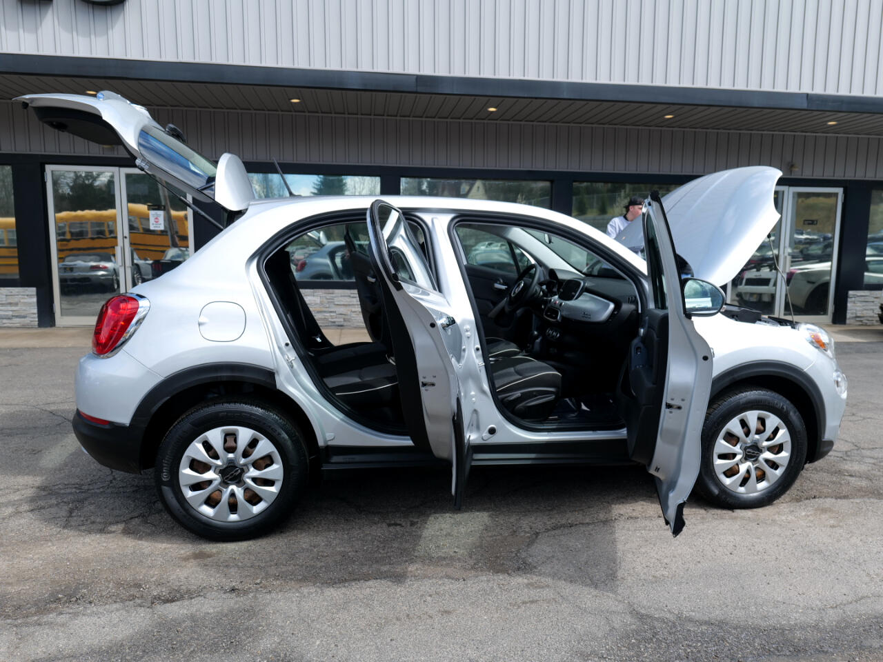 Vehicle image 17 of 93
