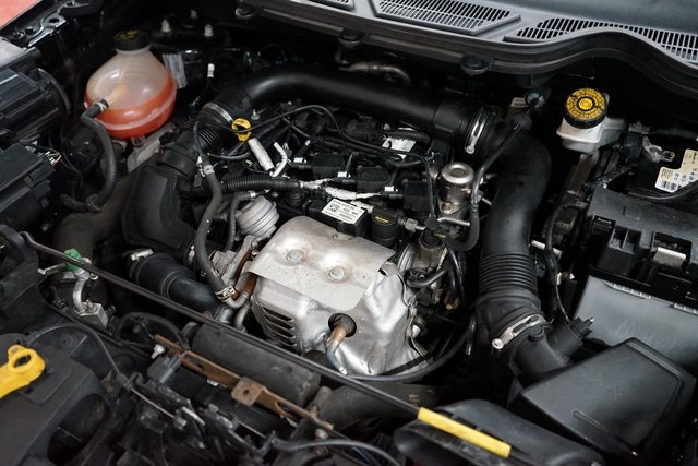 Vehicle image 33 of 41
