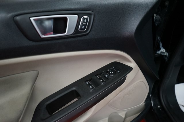 Vehicle image 16 of 41