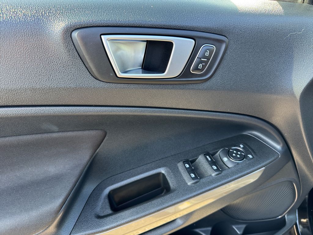 2018 Ford EcoSport SE Image 25 of 30