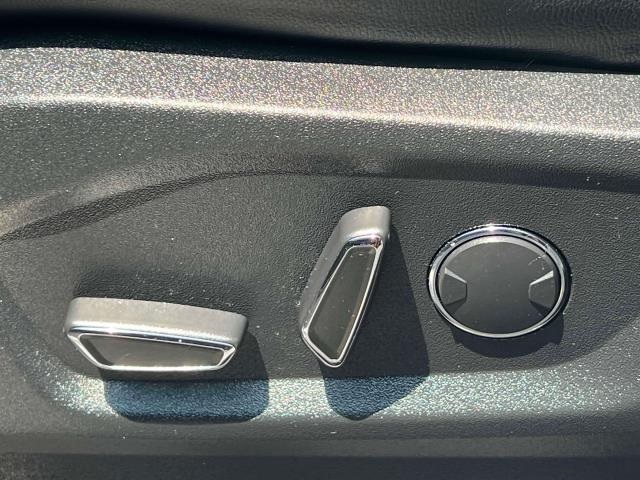 Vehicle image 18 of 36