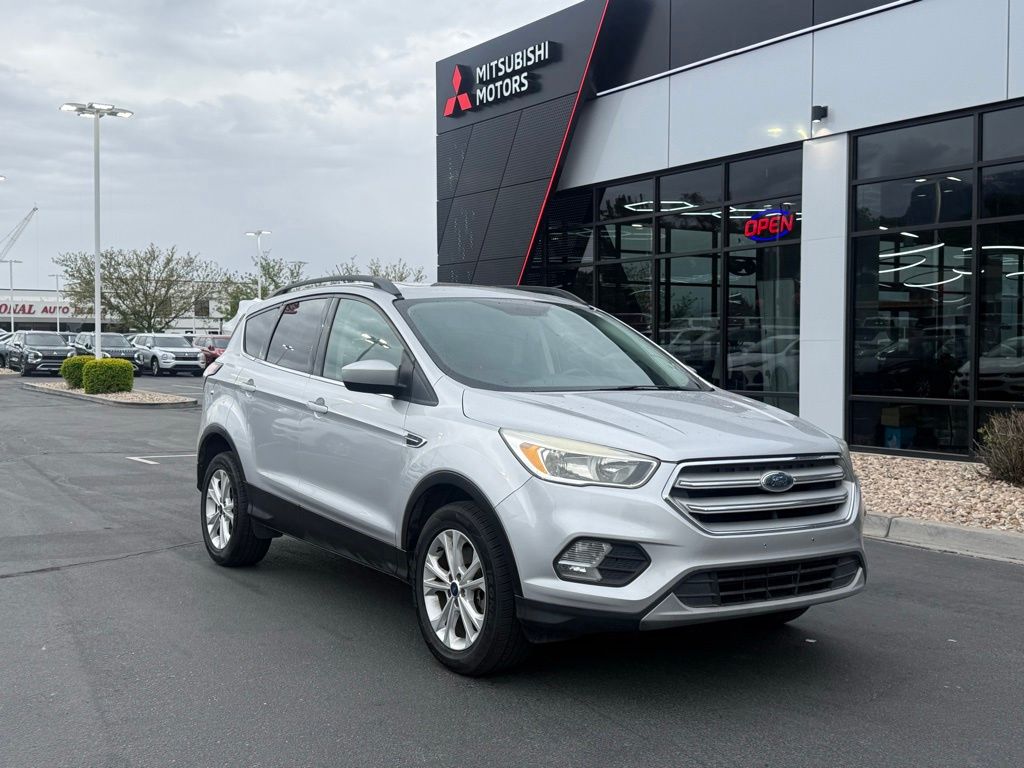 2018 Ford Escape SE Image 3 of 36