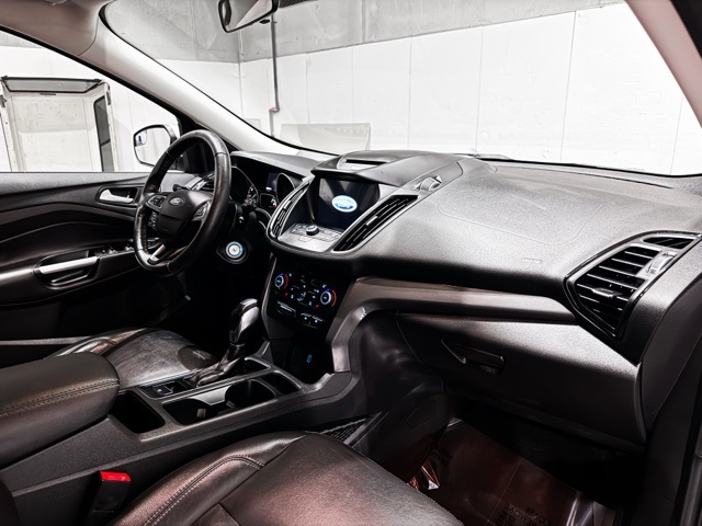 Vehicle image 25 of 34