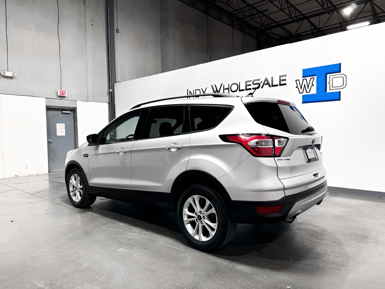 Vehicle image 33 of 34