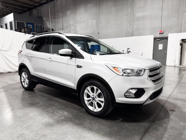 Vehicle image 4 of 34
