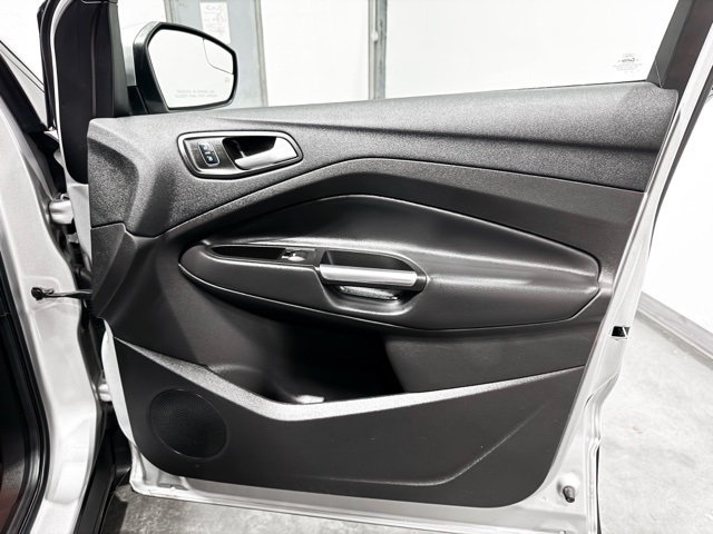 Vehicle image 23 of 34