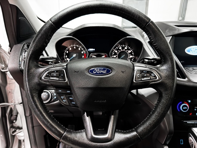 Vehicle image 14 of 34