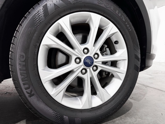 Vehicle image 10 of 34