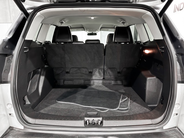 Vehicle image 26 of 34
