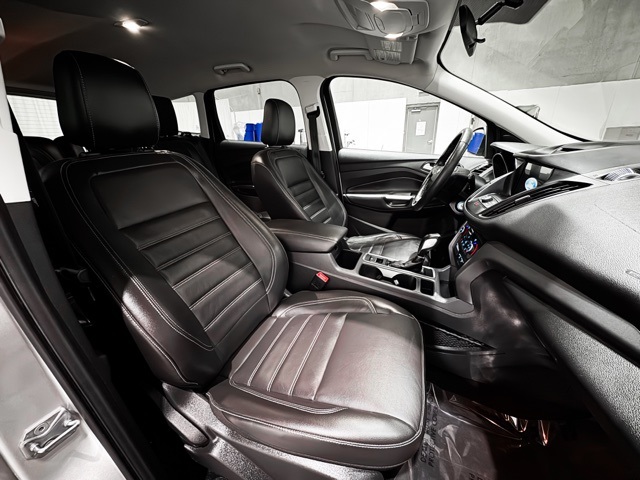 Vehicle image 24 of 34