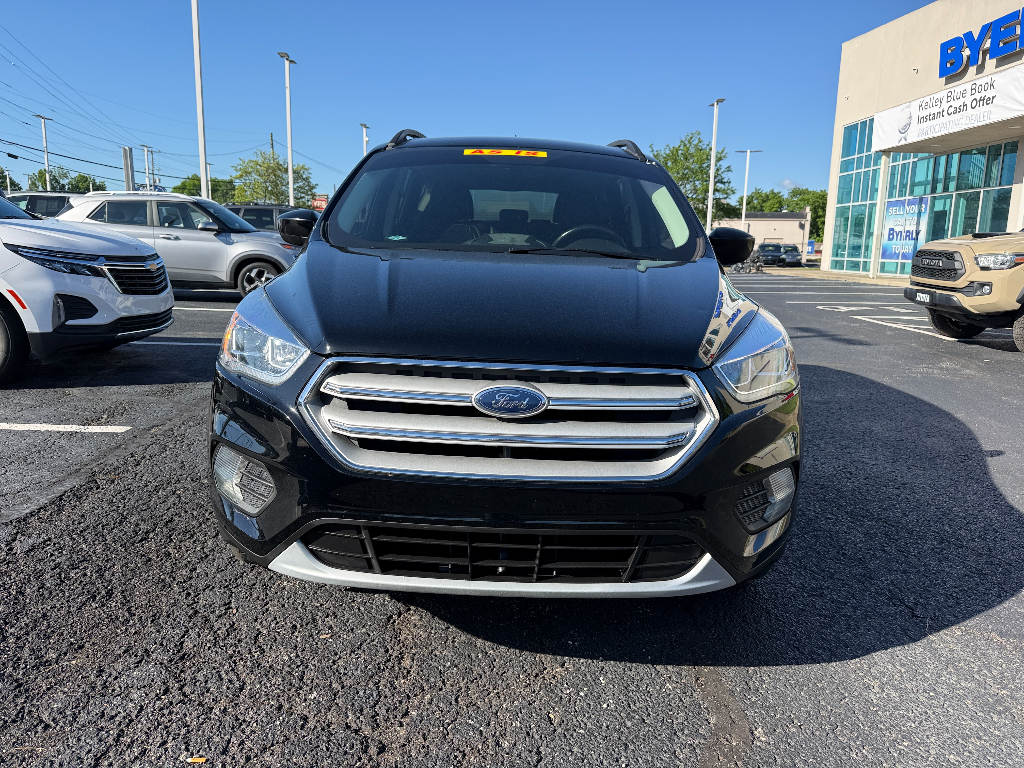 2018 Ford Escape SEL Image 2 of 35