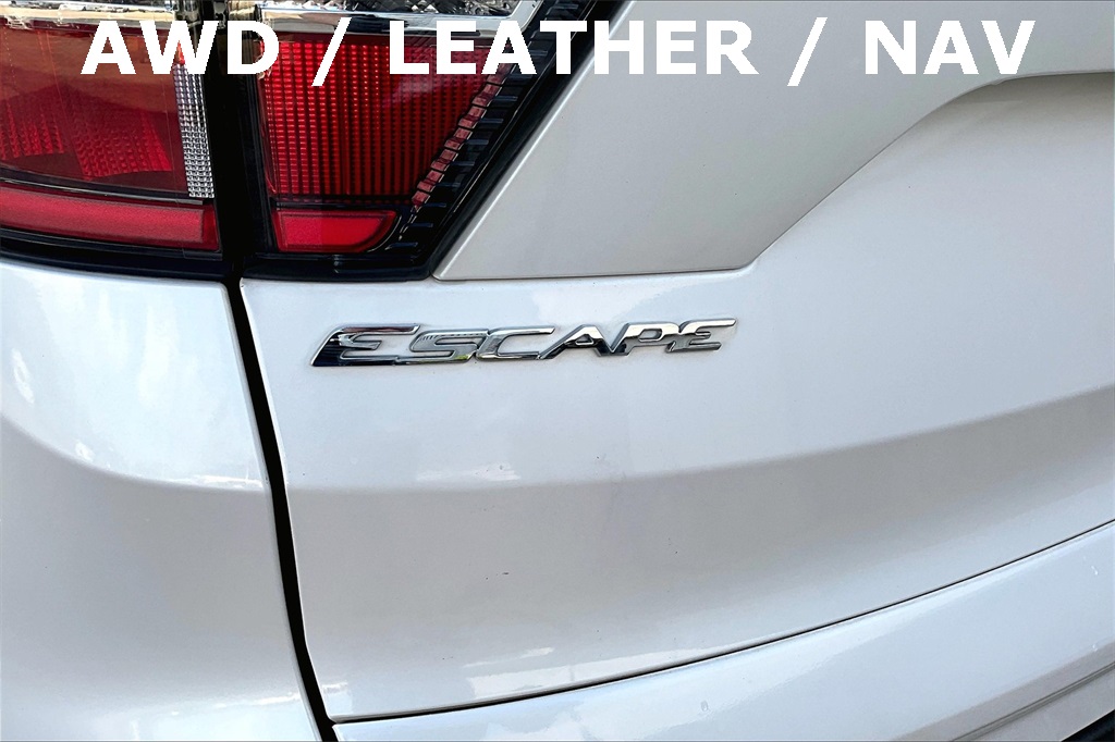 Vehicle image 10 of 34