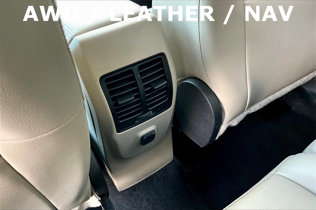 Vehicle image 32 of 34