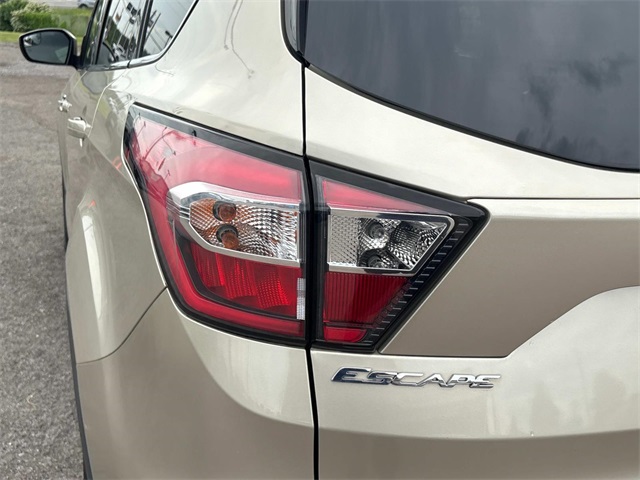 Vehicle image 11 of 34