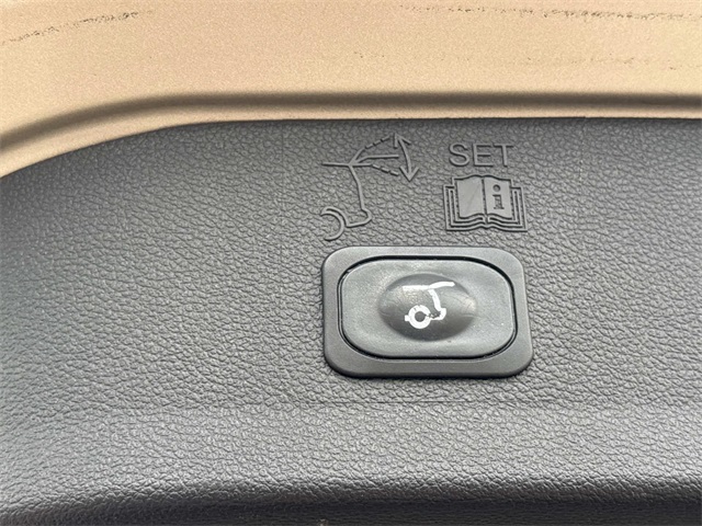 Vehicle image 14 of 34
