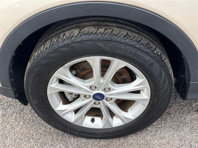 Vehicle image 10 of 34